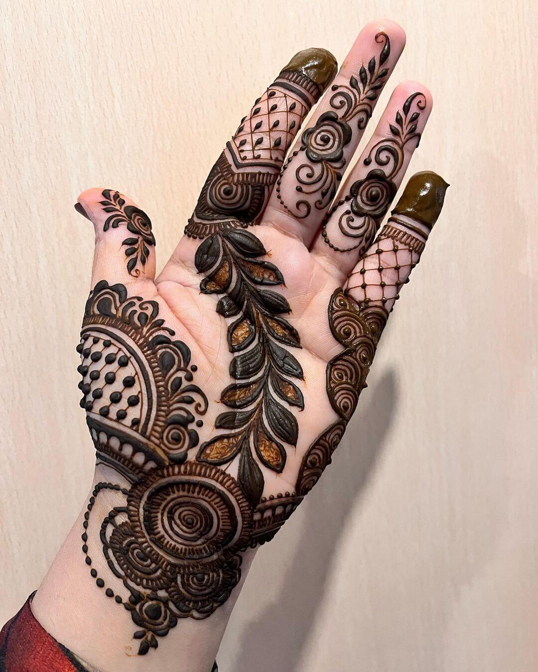 Chic Leaf Trail Mehndi with Bold Circular Accents