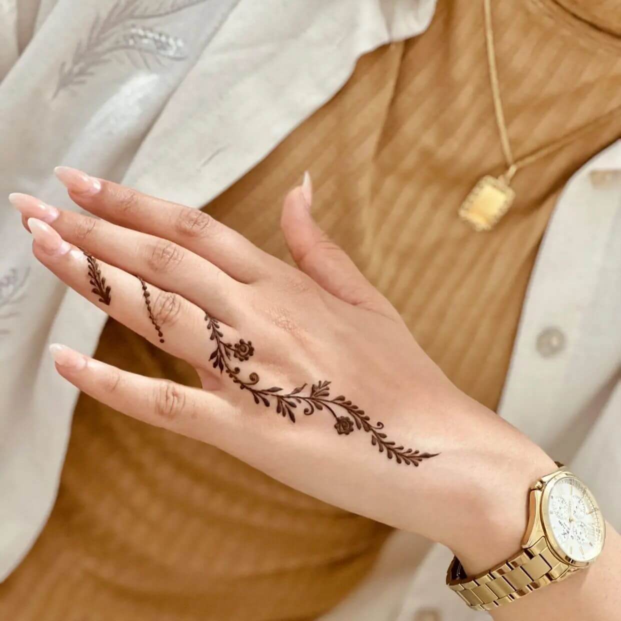Elegant Vine Mehndi Design for Back Hand
