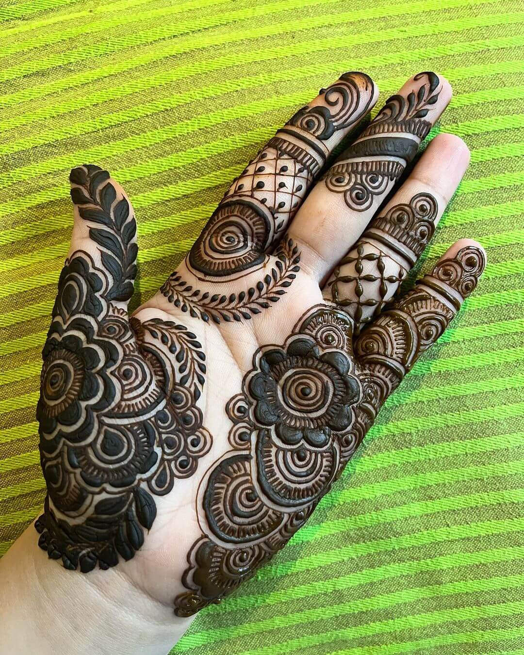 Intricate Spiral & Floral Mehndi with Leafy Charm