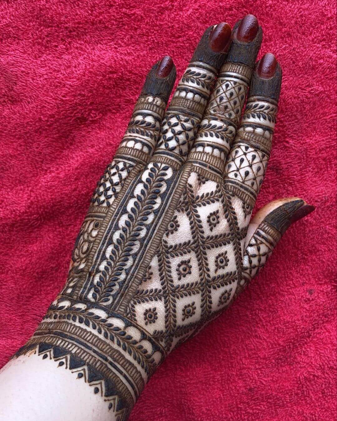 Amazing Jaali and Floral Mehndi Design for Your Hands