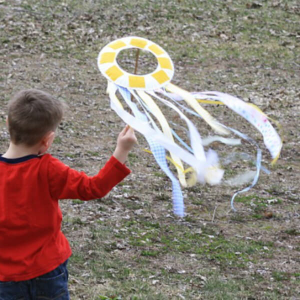 Adorable Paper Plate Kite Craft Activity With Ribbons For Outdoor - Making kites with preschoolers 