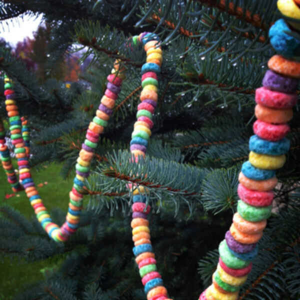 Amazing Cereal Garland Craft Idea For Christmas Decoration - Cereal-based activities for preschoolers. 