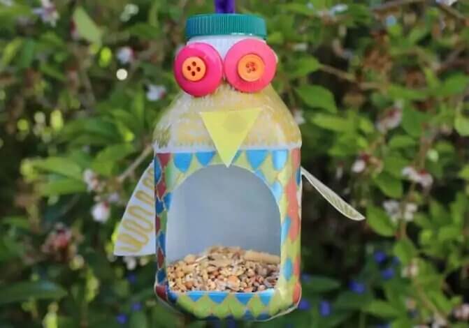 Awesome Milk Carton Hanging Bird Feeder Craft With Decoration Materials - Making a bird feeder out of a milk container