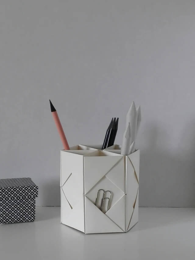 Awesome Pen Holder Craft Made With Paper Sheets - Crafting with paper for senior citizens