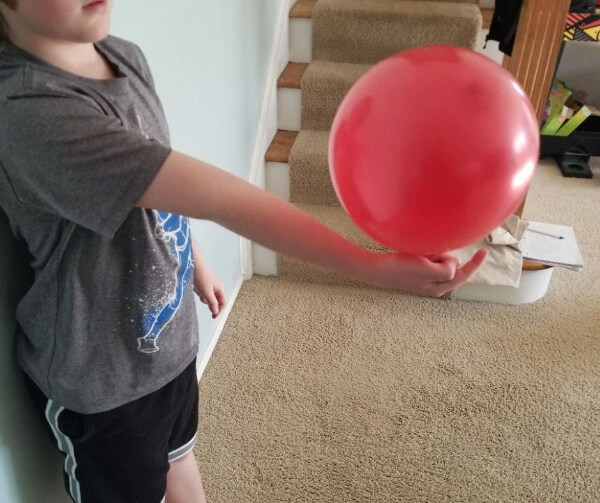 Balloon Balancing Indoor Game Activity For Preschoolers - Activities with balloons inside for pre-schoolersC
