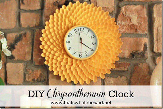 DIY & Pretty Wall Clock Decoration Craft With Recycled Plastic Spoons - Innovative and Uncomplicated Plastic Spoon Projects