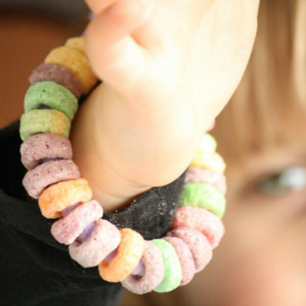 DIY Cereal Bracelet Craft Activity For Preschoolers - Clever Cereal Projects For Pre-Kindergarteners 