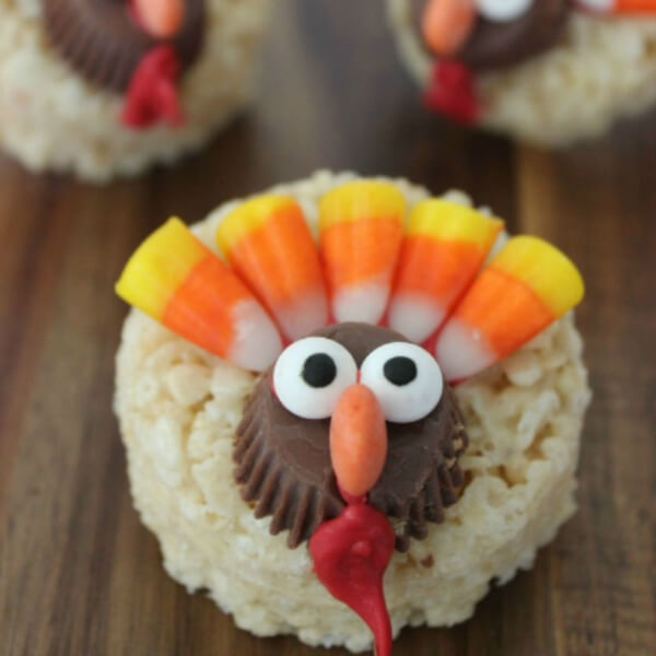 DIY Turkey Rice Krispie Snack Recipe For Thanksgiving Parties - Self-made treats for bigger children in the fall