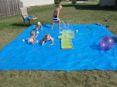 DIY Water Fountain Playing Activity On Wet Sheet - Creating simple water fun activities for kids