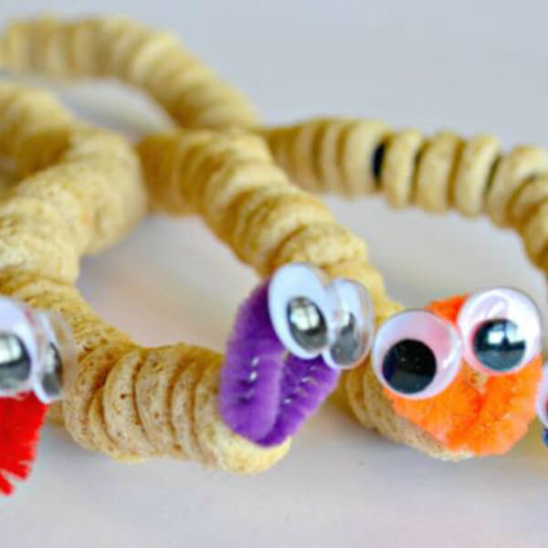 Easy & Quick Cereal Worms Craft With Pipe Cleaners & Googly Eyes - Creative Cereal Ideas For Preschoolers