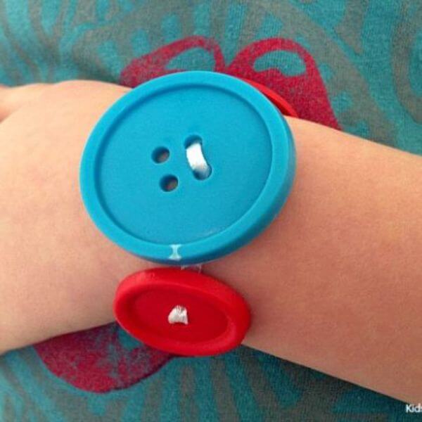 Easy Button Bracelet Craft Activity For Kids - Making the most of the time when the young ones are away at school