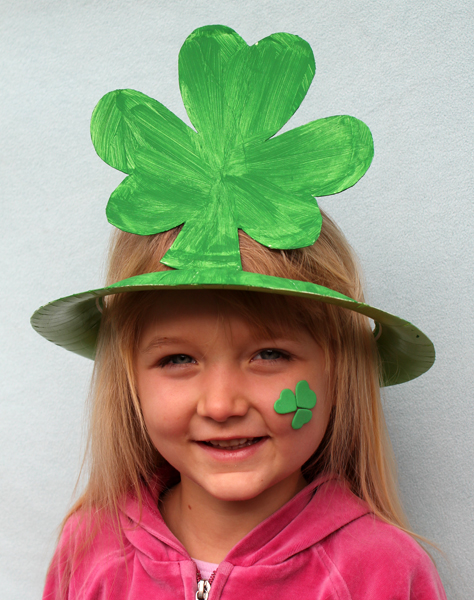Easy Paper Plate Green Tree Hat Craft For Kids - Crafting your party hats using paper plates.