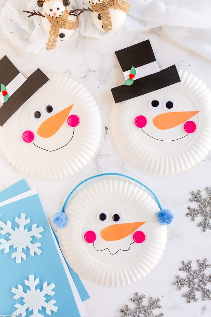 Easy Paper Plate Snowman Craft Using Construction Paper, Googly Eyes, Pom Pom, Pipe Cleaners, Black Marker & Large Pink Buttons - A great winter craft for kids - making a snowman from a paper plate. 