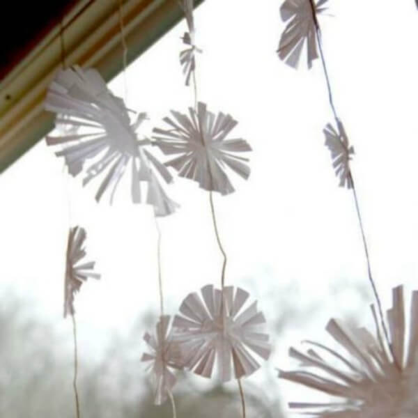 Easy Paper Snowflakes Garland Decoration Craft For Christmas - Snow Projects to Enjoy Your Winter Holiday