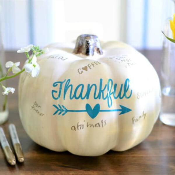 Easy Thankful Pumpkin Centerpiece Decoration Idea For Dining Table - Creative Ways for Children to Express Thanks 