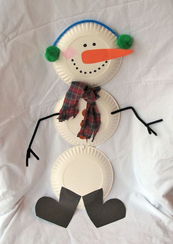 Giant Snowman Christmas Decoation Craft With Paper Plates, Pom Pom, Pipe Cleaners, Paper & Fabric - Designing a Snowman with a Paper Plate - Winter Crafts for Little Ones