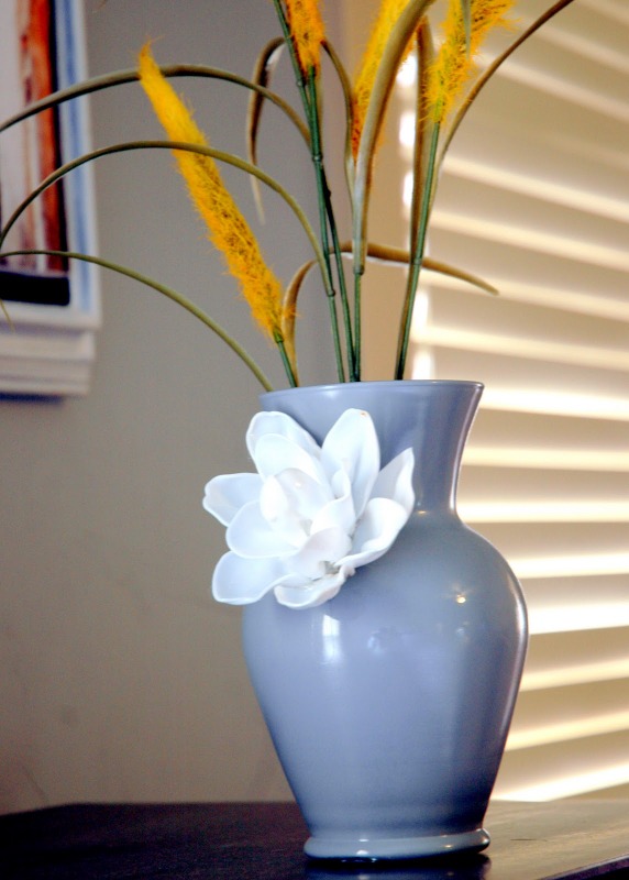 Handmade Plastic Spoon Flower Craft On the Vase - Artistic and Simple Plastic Spoon Creations