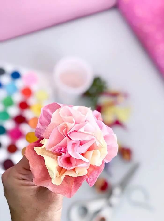 Homemade Tissue Paper Flower Decoration For Mother's Day - Paper-related activities for the elderly