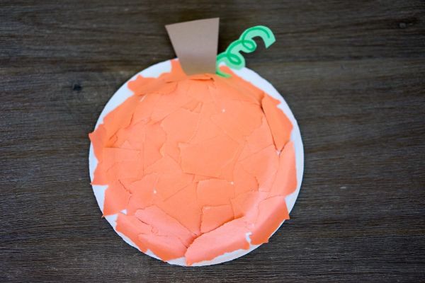Homemade Torn Paper Pumpkin Paper Plate Craft With Pipe Cleaners & Construction Paper - Exciting pumpkin-constructing tasks for kids