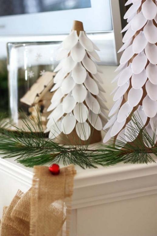 How To Make Christmas Tree Using Plastic Spoon & Cardboard - Entertaining and resourceful plastic spoon activities 