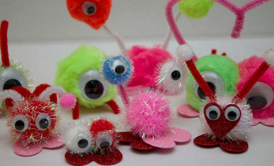 Little Love Bugs Craft Idea Using Pipe Cleaners, Googly Eyes & Pom Pom - Sweet Pom Pom artworks for little ones