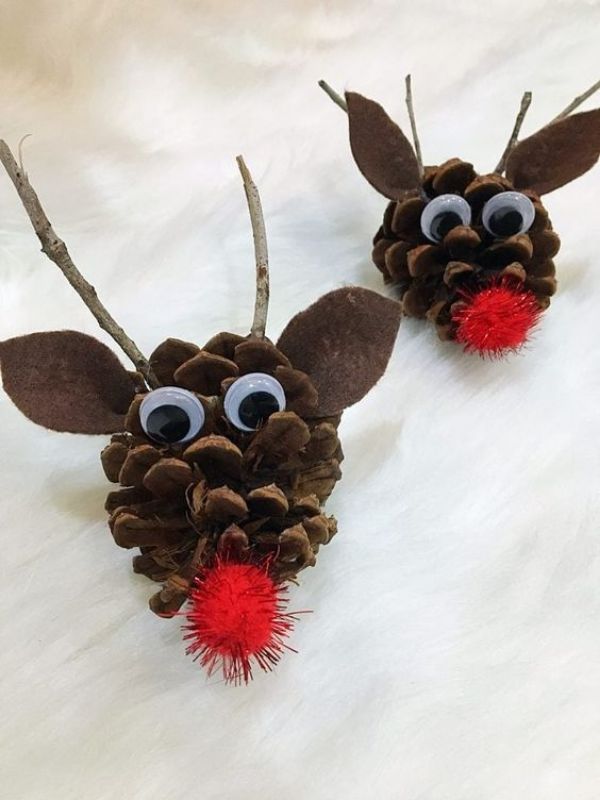 Pinecone Craft Idea In Reindeer Shaped - Simple Reindeer Art Projects for Children - Great for Pre-Schoolers