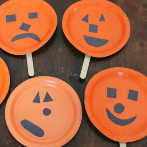 Pumpkin Face Puppet Finger Play Activity With Paper Plates, Popsicle Sticks & Black Paper - Projects and Construction for Little Ones During Halloween
