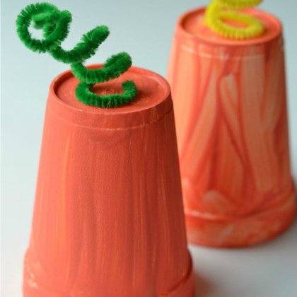 Quickly Styrofoam Cups Pumpkin Craft Using Pipe Cleaners & Orange Paint - Crafting with Single-use Cups for Kids