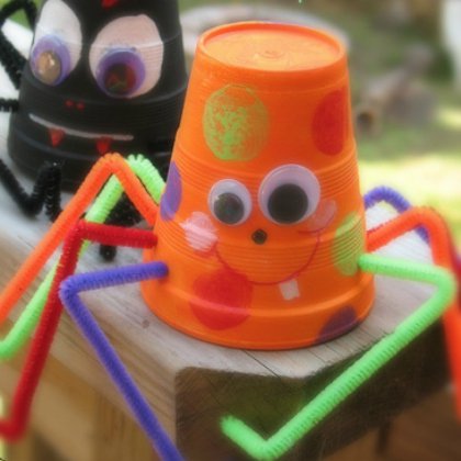 Silly Paper Cup Spider Craft Idea With Colorful Pipe Cleaners & Googly Eyes - Creative Fun with Disposable Cups for Children