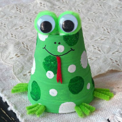Simple & Inexpensive Frog Animal Craft Using Disposable Cup, Googly Eyes, Paint & Pipe Cleaners - Making Art with Disposable Items for Little People
