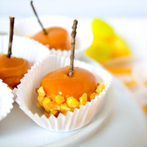 Simple Mini Caramel Apples Recipe For Parties - Assembling Autumn Snacks For Bigger Children