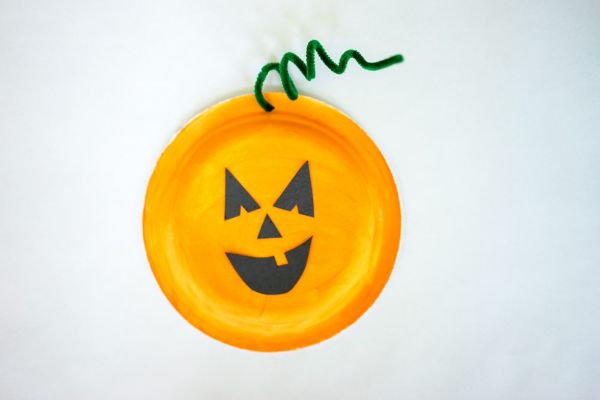 Simple To Make Pumpkin Paper Plate Craft Using Black Construction Paper & Green Pipe Cleaners - Engaging pumpkin-making projects for little ones