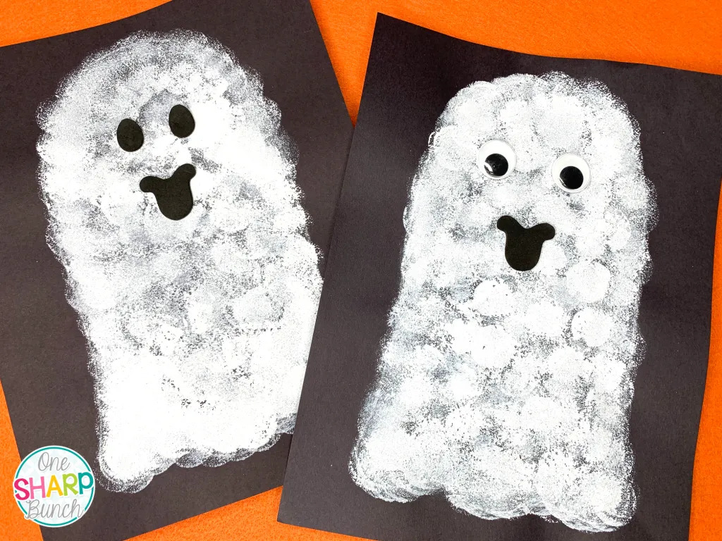  Sponge-Painted Halloween Ghost Art Idea Using Construction Paper - Crafting Halloween creations with art card 