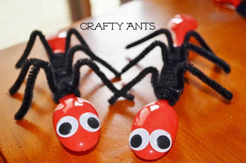 Unique Plastic Spoon Ants Craft Idea Using Pipe Cleaners, & Googly Eyes - Artistic and Inventive Possibilities with Plastic Utensils