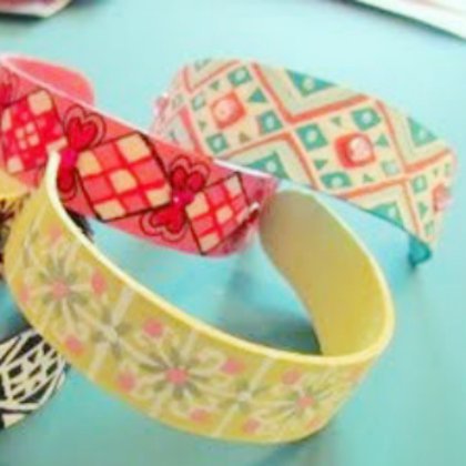 Very Simple Friendship Bracelets Craft With Popsicle Sticks, Mod Podge, & Acrylic Paint - Making your own Friendship Bracelets as a token of friendship on Friendship Day. 