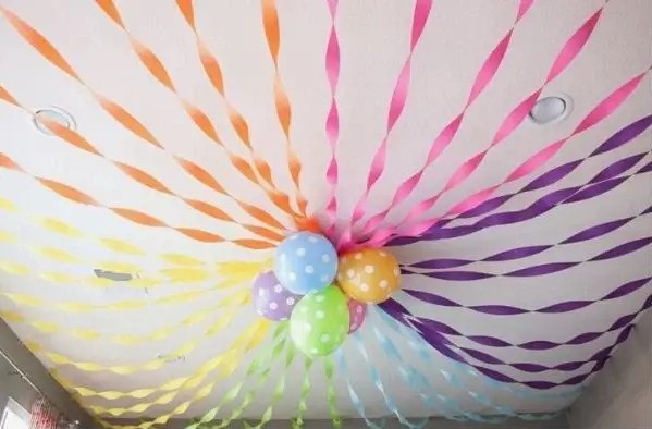 Ceiling Decoration With Crepe Streamers & Polka Dot Balloons - Crafting Decorations with Crepe Paper and Balloons