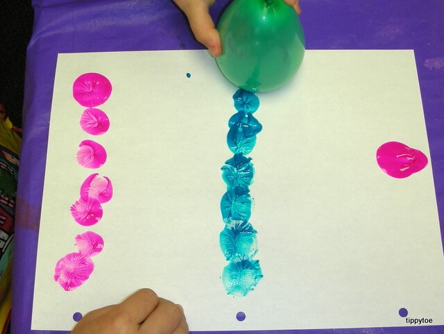 Colorful Balloon Stamping Art Activity On Paper For Kindergarteners - Balloon painting techniques