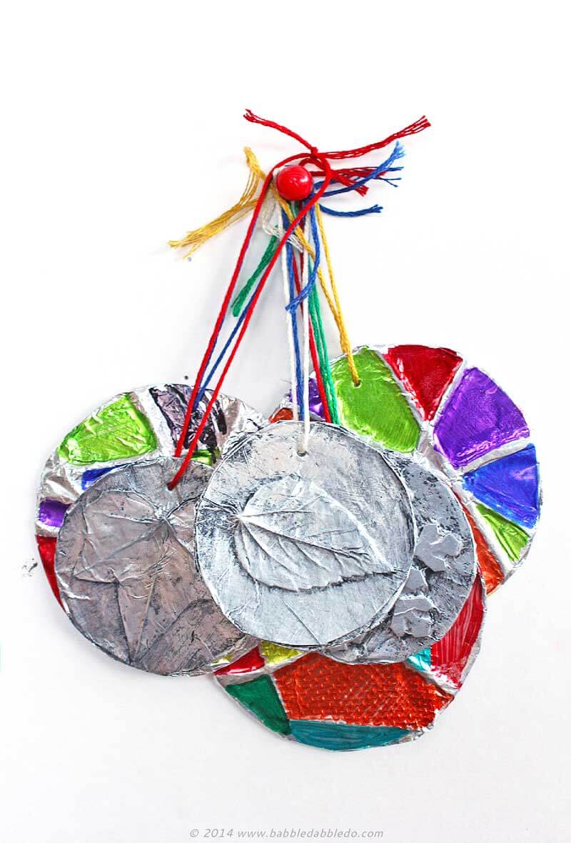 Creative Embossed Ornaments Christmas Craft Made In 5 Minutes - Crafting with Tin Foil for Children