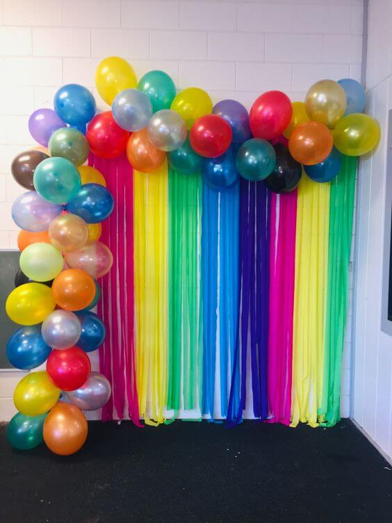 Creative Graduation Photo Booth Classroom Decoration Made With Crepe Papers, Balloons & Tape - Ideas for adorning a classroom with crepe paper in 2023
