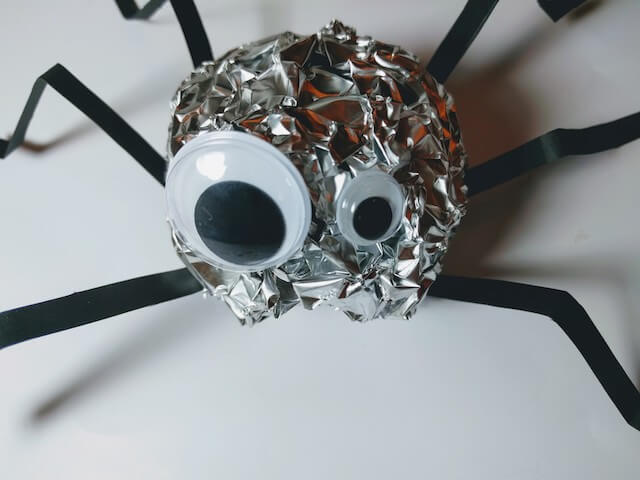 Easy To Make Aluminium Foil Spider Craft With Cardstock Paper, & Wiggle Eyes - Using Tin Foil for Fun Arts and Crafts for Kids