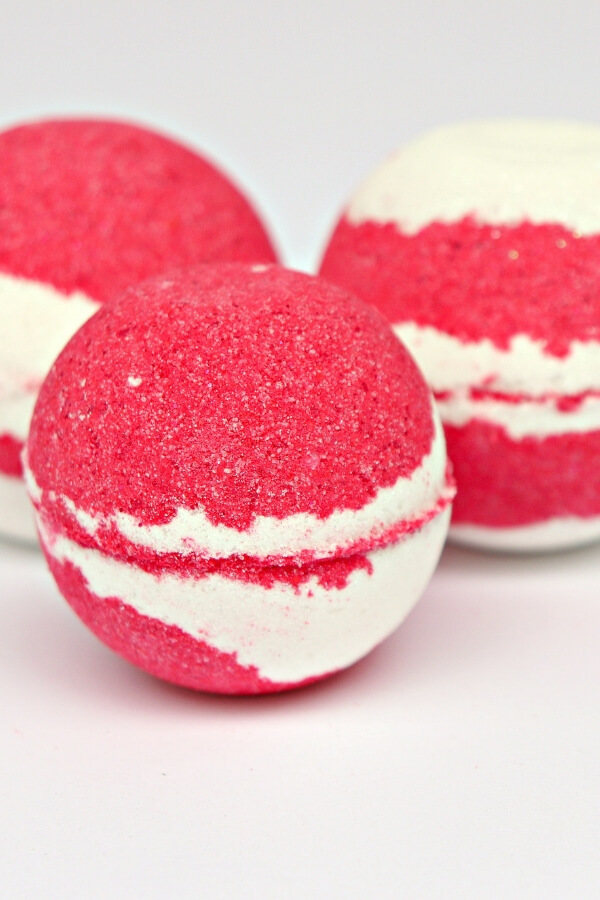 Fast & Easy Candy Cane Bath Bombs Recipe Idea For Christmas Gift - Putting Together DIY Bath Bombs With The Kids This Christmas