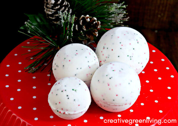 Gorgeous Christmas Cake Mix Bath Bombs Recipe With Sprinkles & Good Smelling - Construct your own bath bombs for the little ones this holiday season