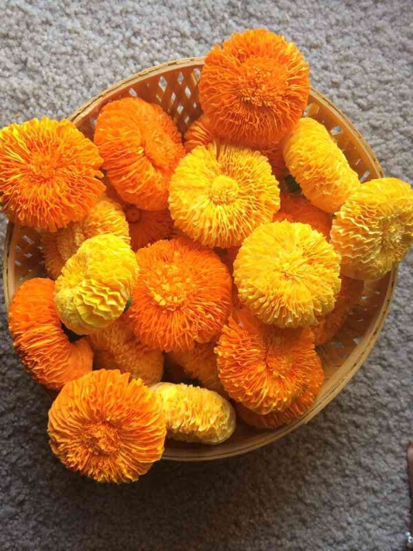 How To Make Marigold Flower Using Crepe Paper - Clever crepe paper decoration ideas