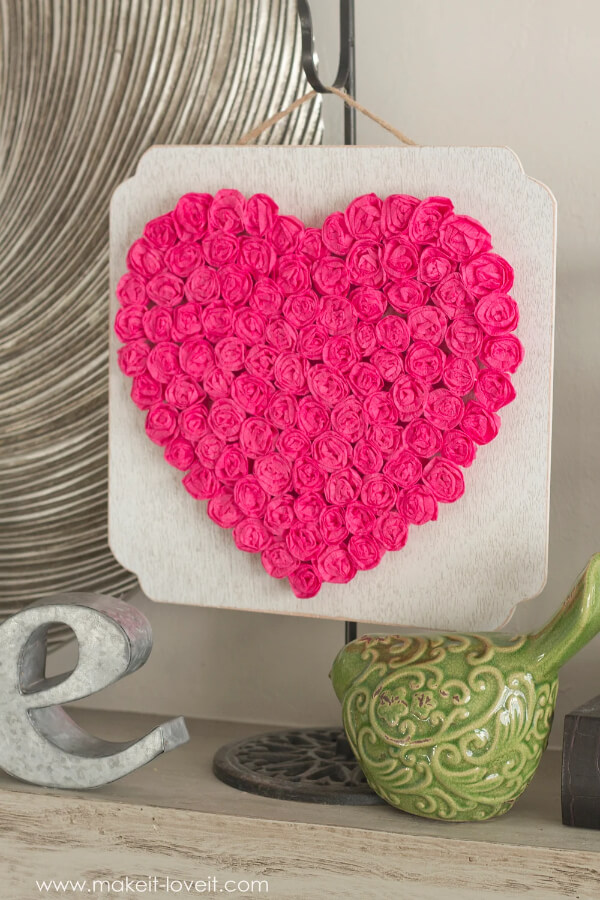 Inexpensive Crepe Paper Rose Flower Decoration Craft In Heart Shape For Valentine's Day - Creative crepe paper decoration techniques