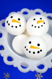 Snowman Bath Bombs Made With Baking Soda, Citric Acid, Epsom Salt, Cornstarch, Coconut Oil, Fine Mist Spray Bottle, Fragrance Oil, & Bath Bomb Molds