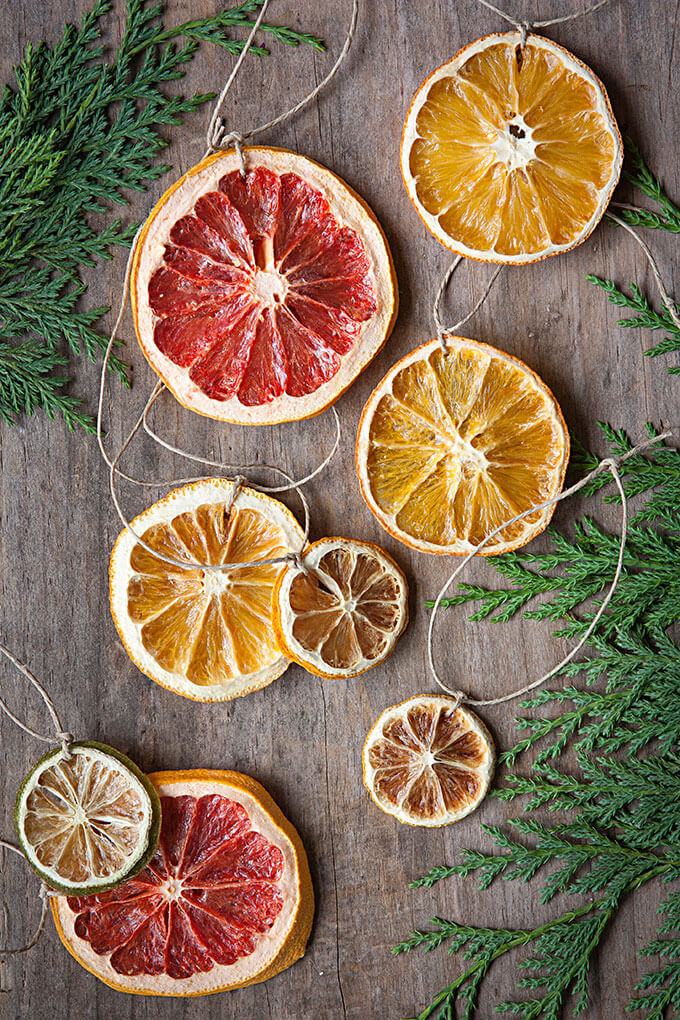 Unique Citrus Wheel Ornaments Craft Project For Home Decor - Environmentally friendly DIY Christmas decorations