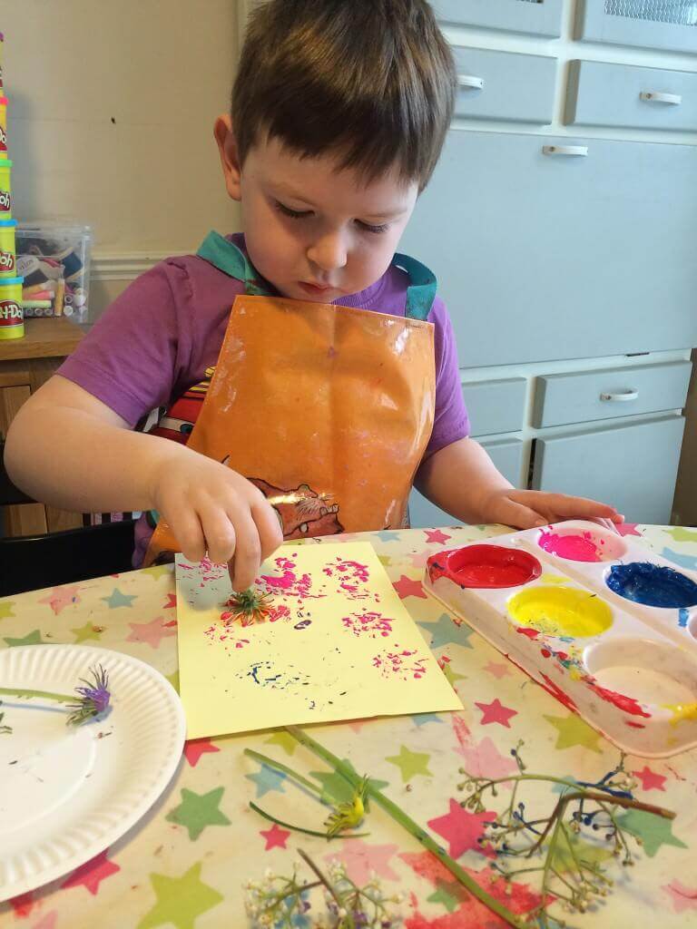 Enjoyable Painting Art Idea With Flowers On Paper-Fun Things to Do on May Day with Little Ones