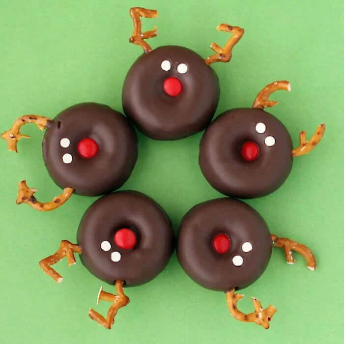 Reindeer Shaped Babycakes Donut Maker Decoration For Christmas-Presentation Tips for Festive Feasts