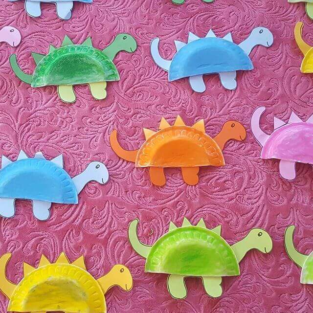 Simple To Make Paper Plate Dinosaur Craft Activities For Preschoolers-Children can make a dinosaur using a paper plate