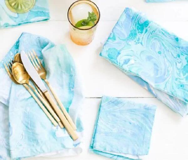 Learn To Make Fabric Marbled Napkins For Home Decoration